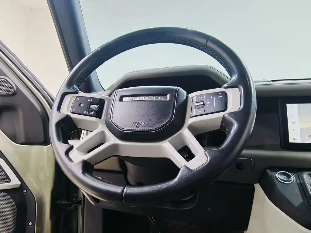 Land Rover Defender 2021 — фото 12