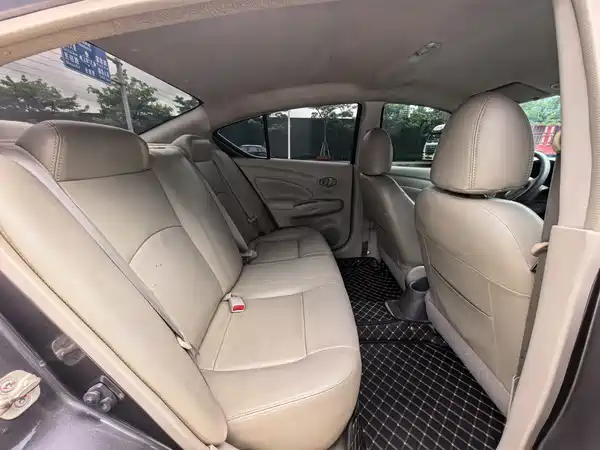 Nissan Sunny 2015