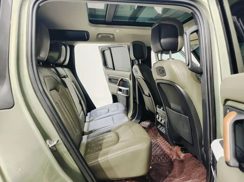 Land Rover Defender 2021 — фото 10