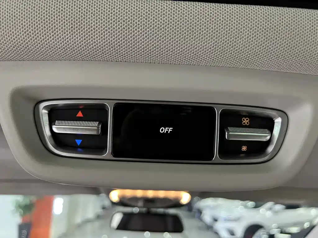 Mercedes-Benz V-Class 2018 — фото 14