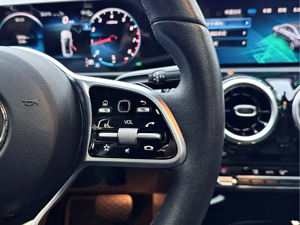 Mercedes-Benz A-Class 2022 — фото 18