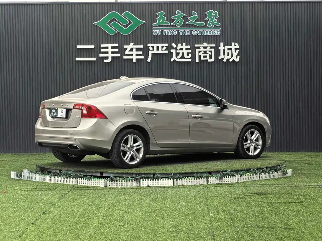 Volvo S60 2013 — фото 20