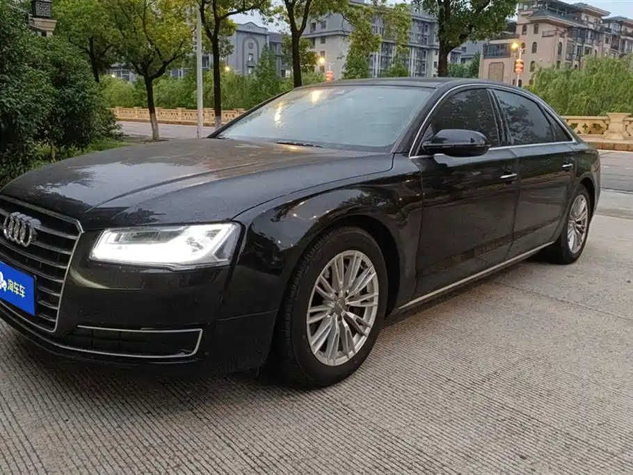 Audi A8 2015 — фото 1