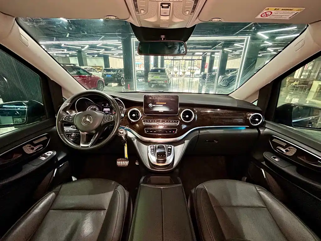 Mercedes-Benz V-Class 2019 — фото 22