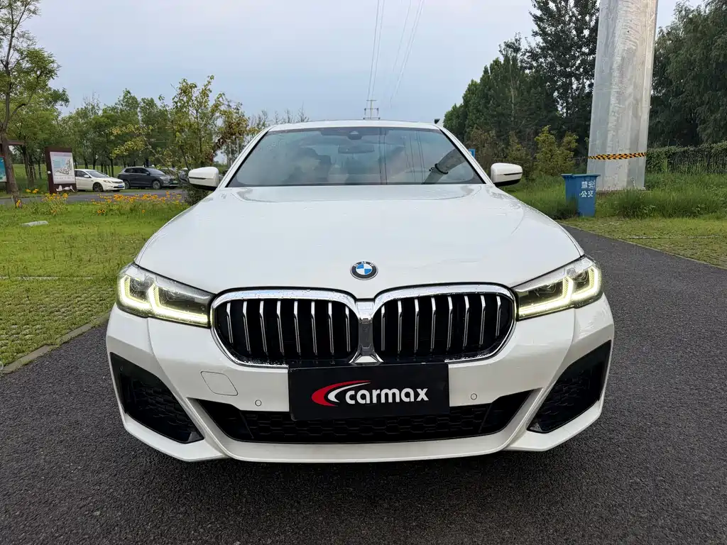 BMW 5 Series 2022 — фото 2