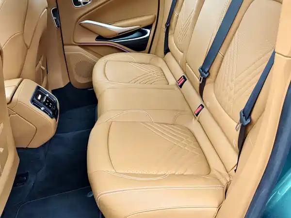 Aston Martin DBX 2023