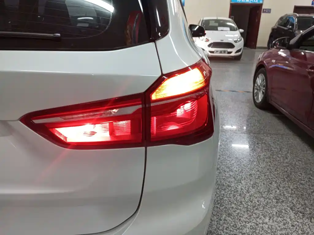 BMW X1 2017 — фото 24