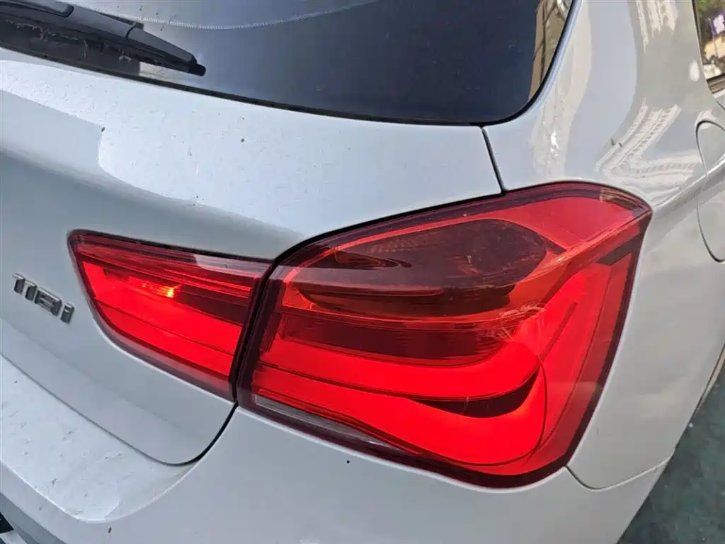 BMW 1 Series 2018 — фото 8