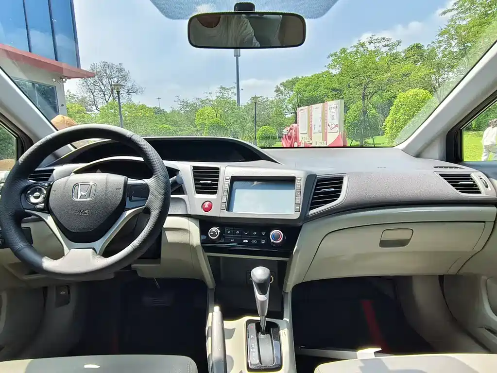 Honda Civic 2014 — фото 15