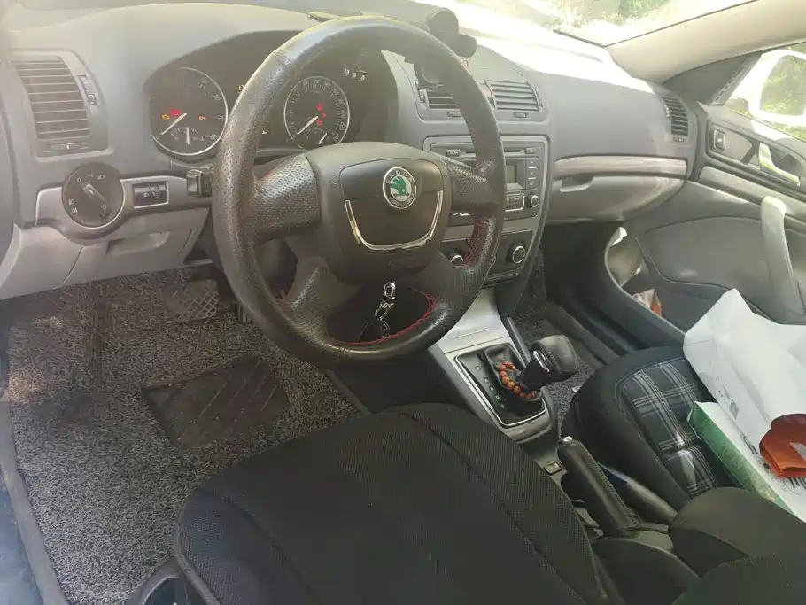 Skoda Octavia 2013 — фото 12