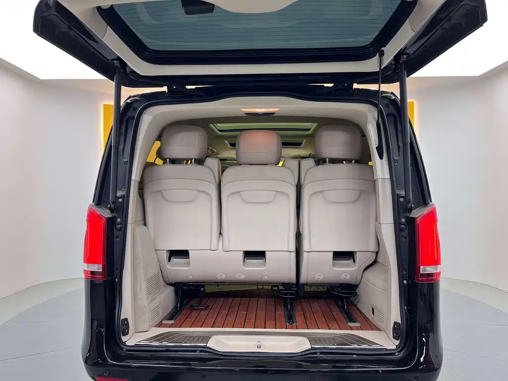 Mercedes-Benz V-Class 2023 — фото 21