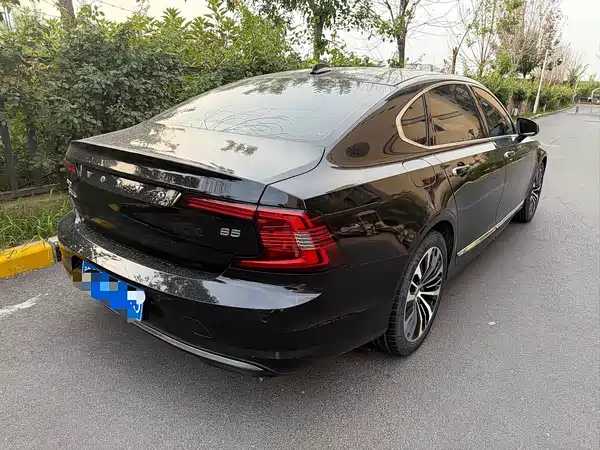 Volvo S90 2023
