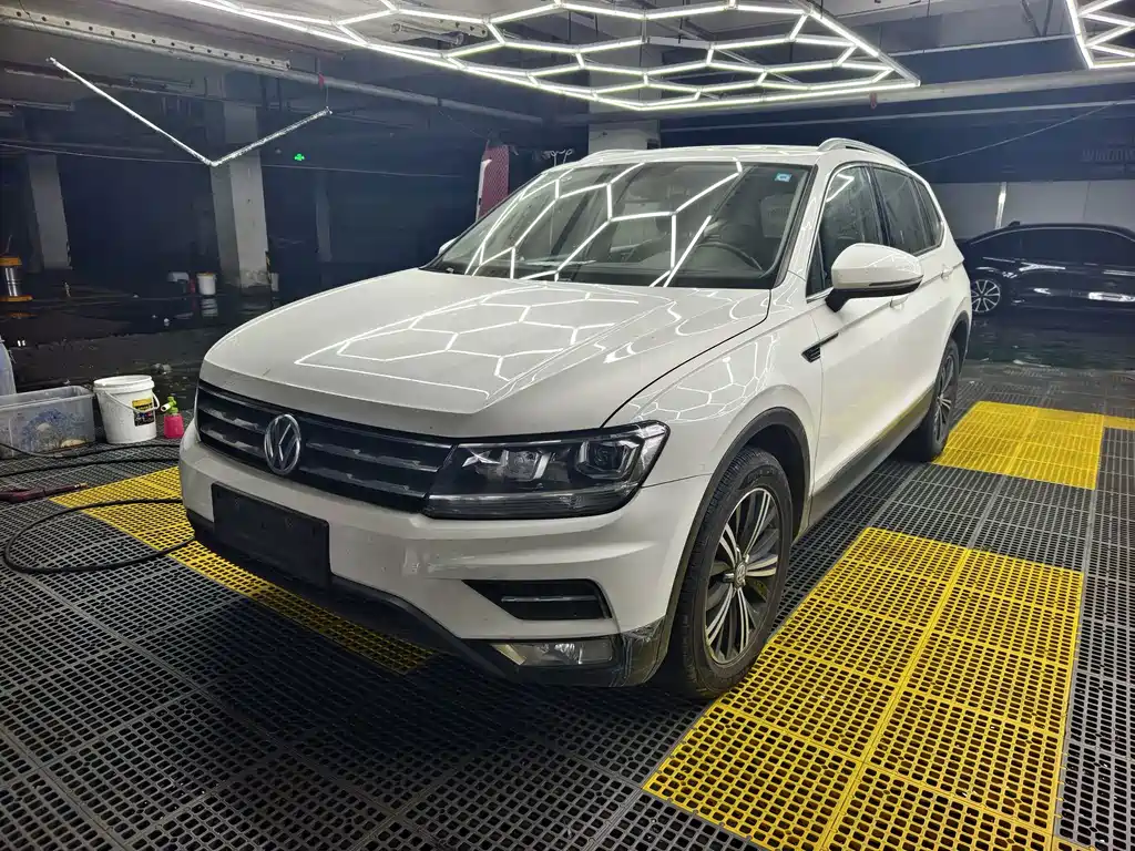Volkswagen Tiguan L 2019 — фото 1