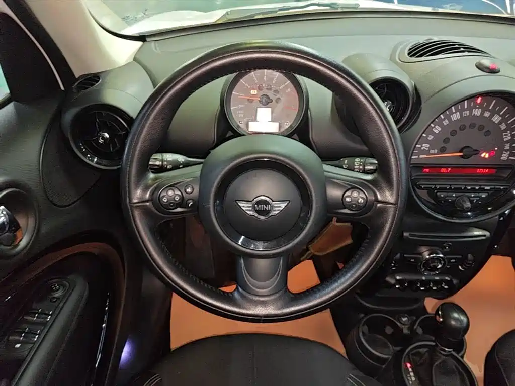 MINI Countryman 2015 — фото 11