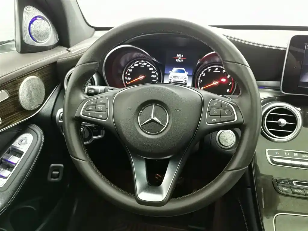 Mercedes-Benz GLC 2018 — фото 11