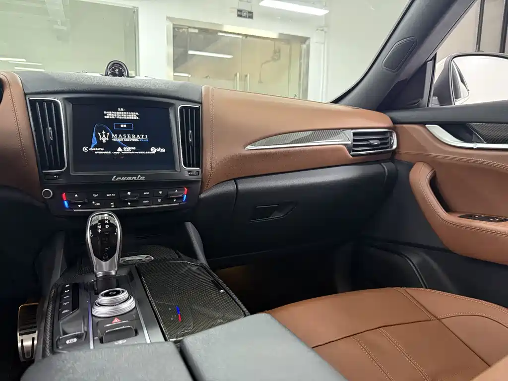 Maserati Levante 2017 — фото 17