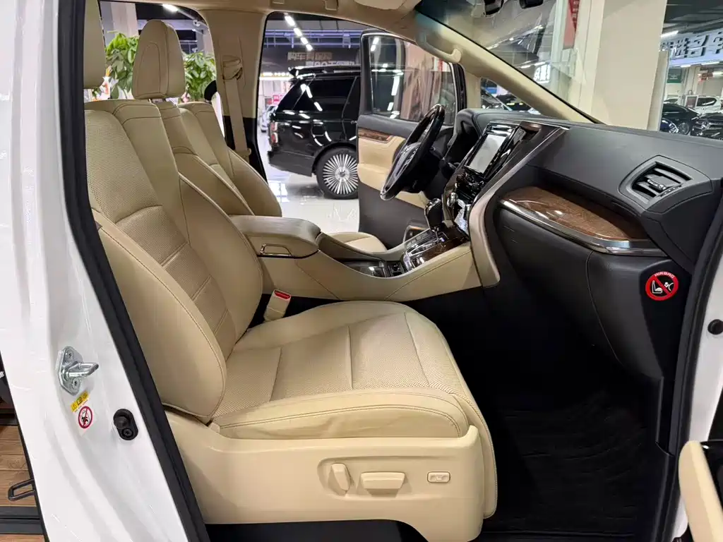 Toyota Alphard 2017 — фото 15