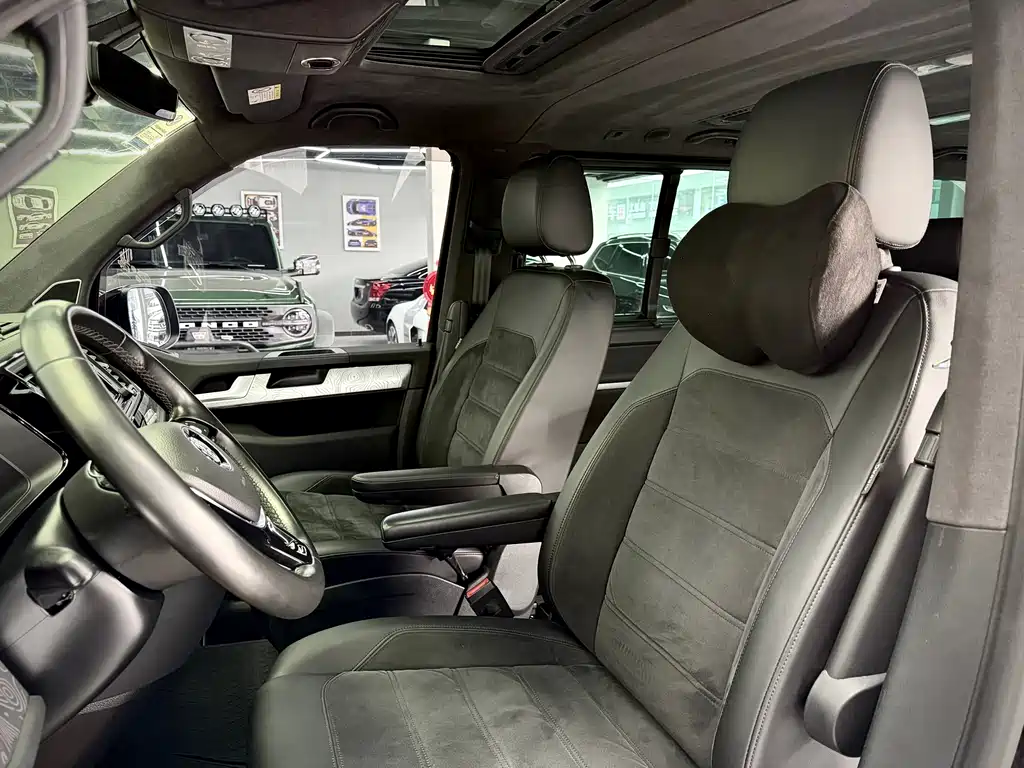 Volkswagen Multivan 2017 — фото 11