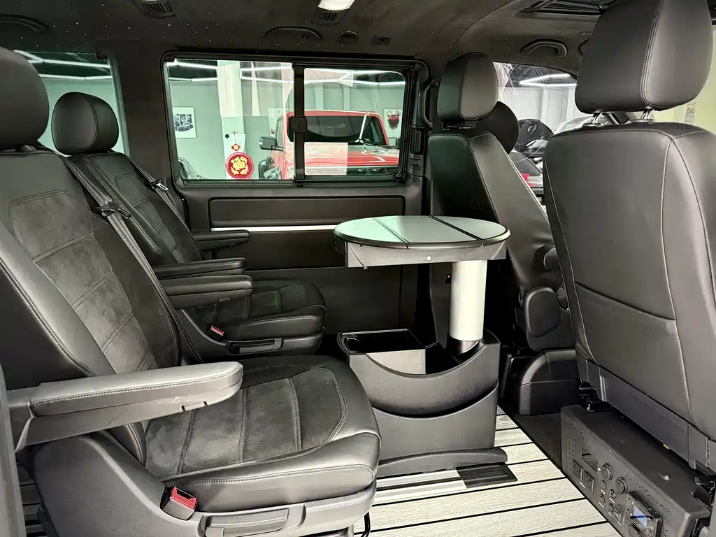 Volkswagen Multivan 2017 — фото 16