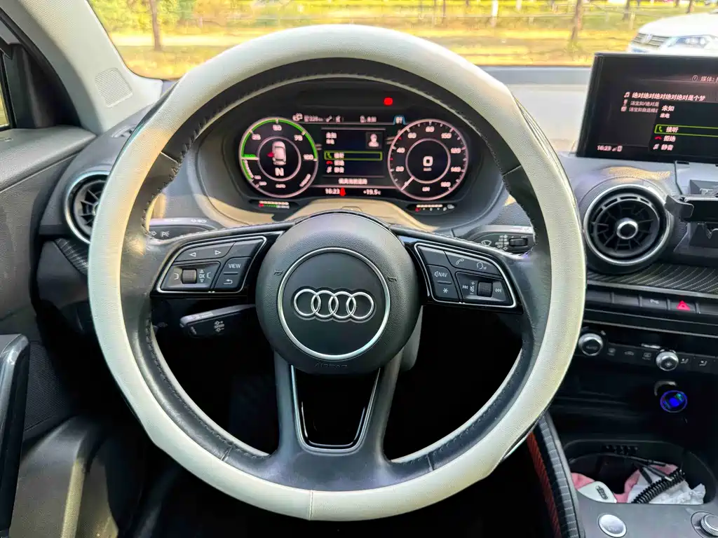 Audi Q2L E-Tron 2020 — фото 14