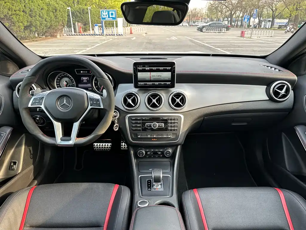 Mercedes-Benz GLA AMG 2015 — фото 36