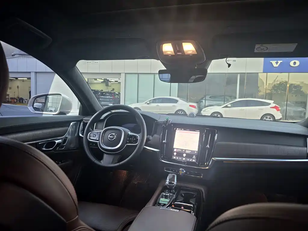 Volvo S90 PHEV 2023 — фото 12