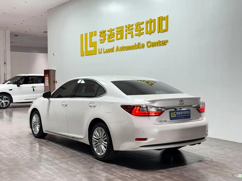 Lexus ES 2018 — фото 3