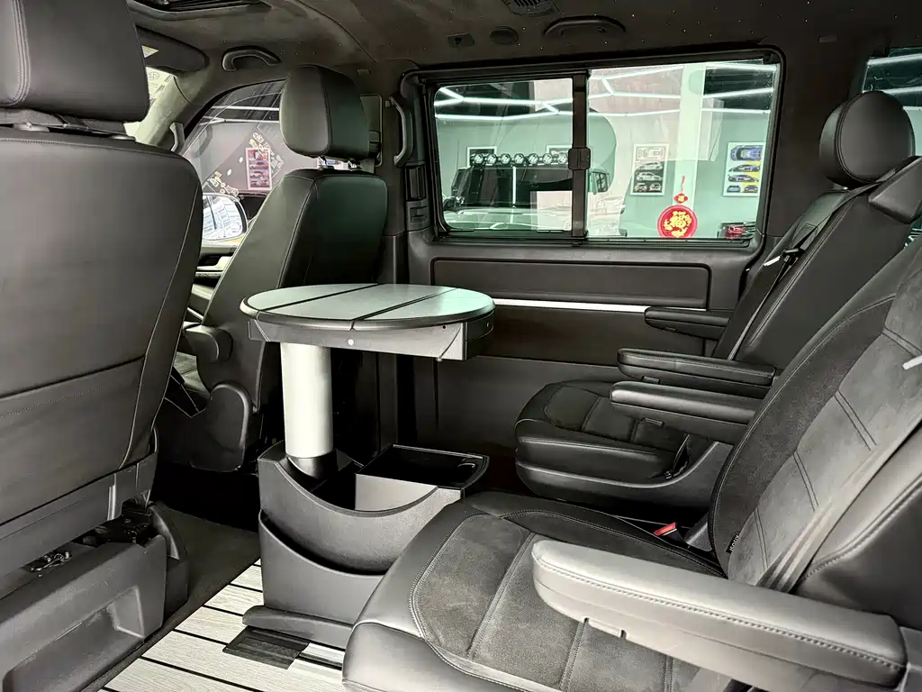 Volkswagen Multivan 2017 — фото 12