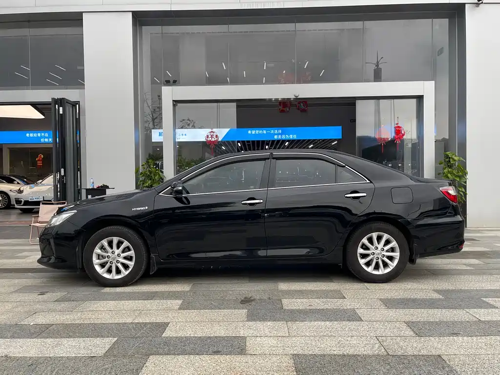 Toyota Camry 2016 — фото 3