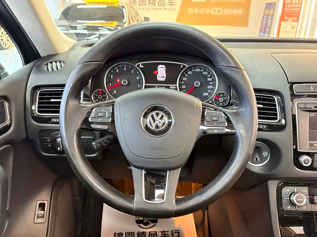 Volkswagen Touareg 2017 — фото 16