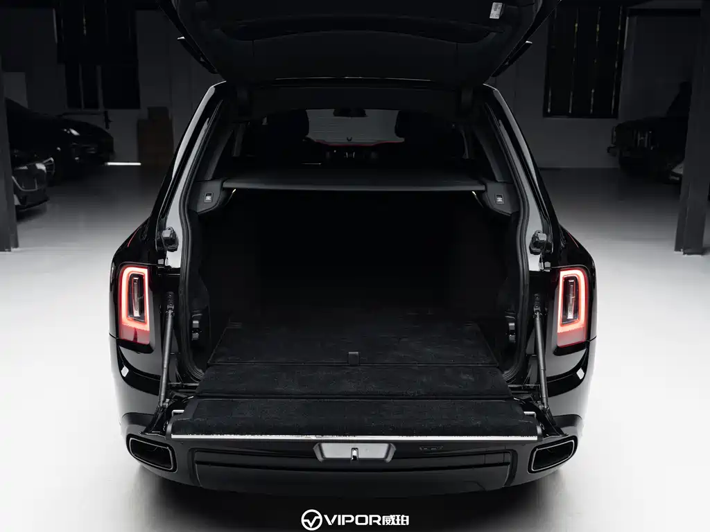 Rolls-Royce Cullinan 2021 — фото 18