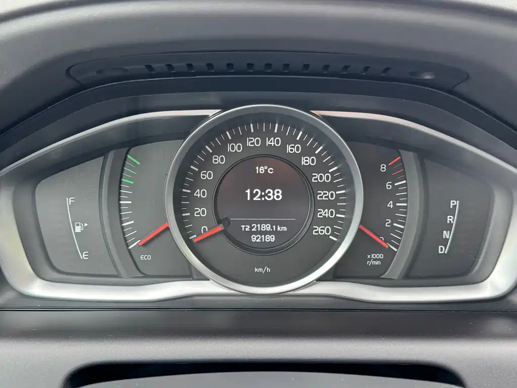 Volvo XC60 2016 — фото 18