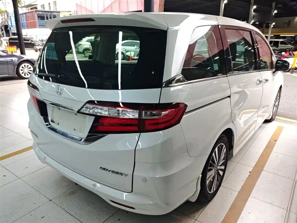 Honda Odyssey 2018 — фото 6