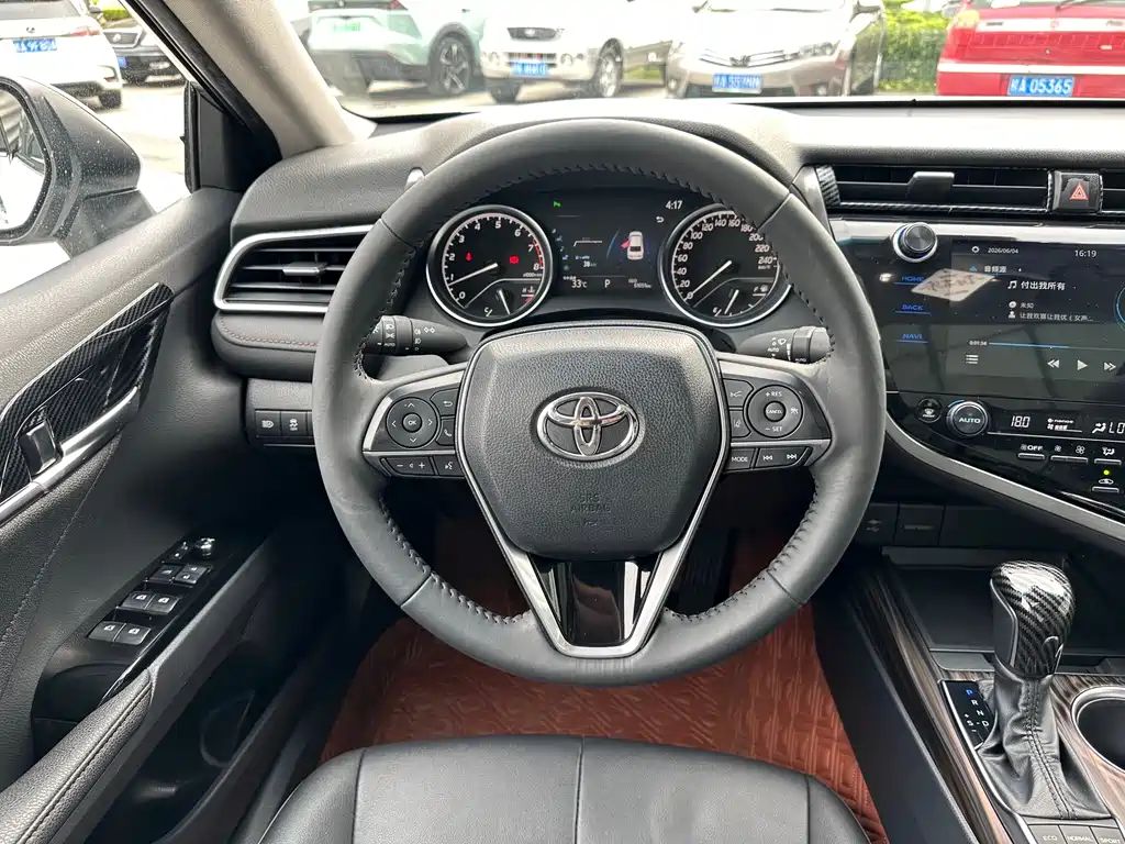 Toyota Camry 2020 — фото 18