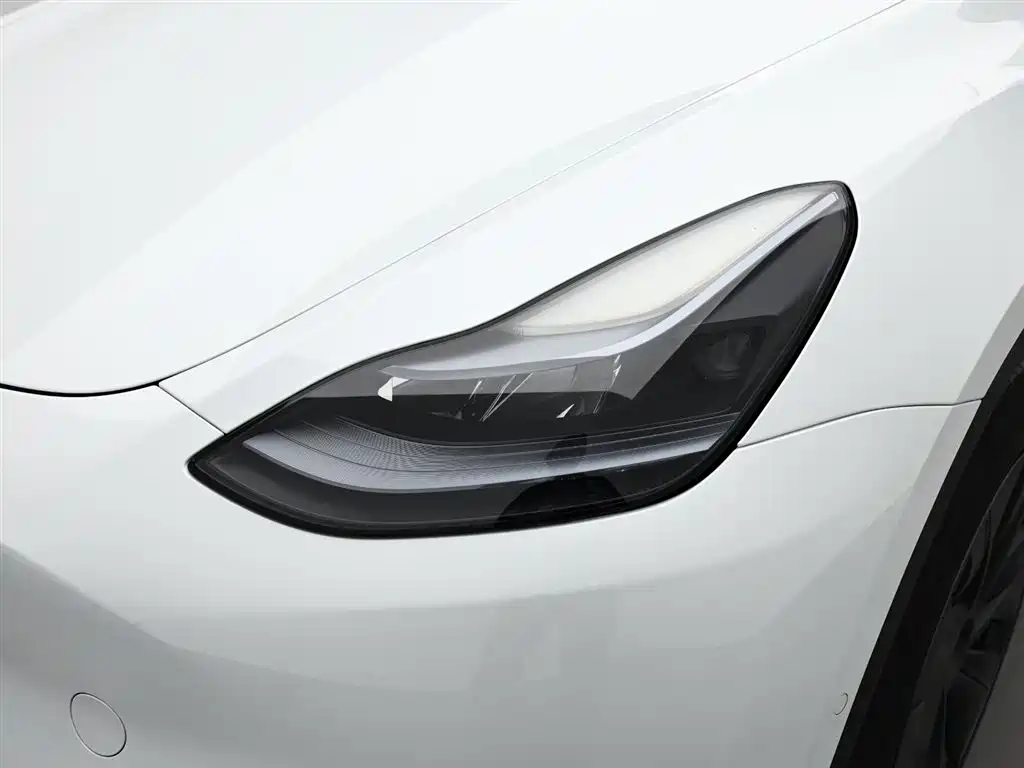 Tesla Model Y 2024 — фото 18