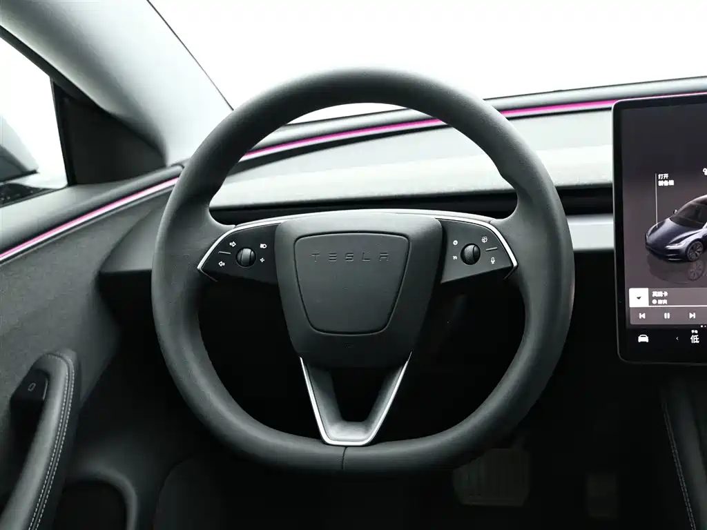 Tesla Model 3 2025 — фото 16