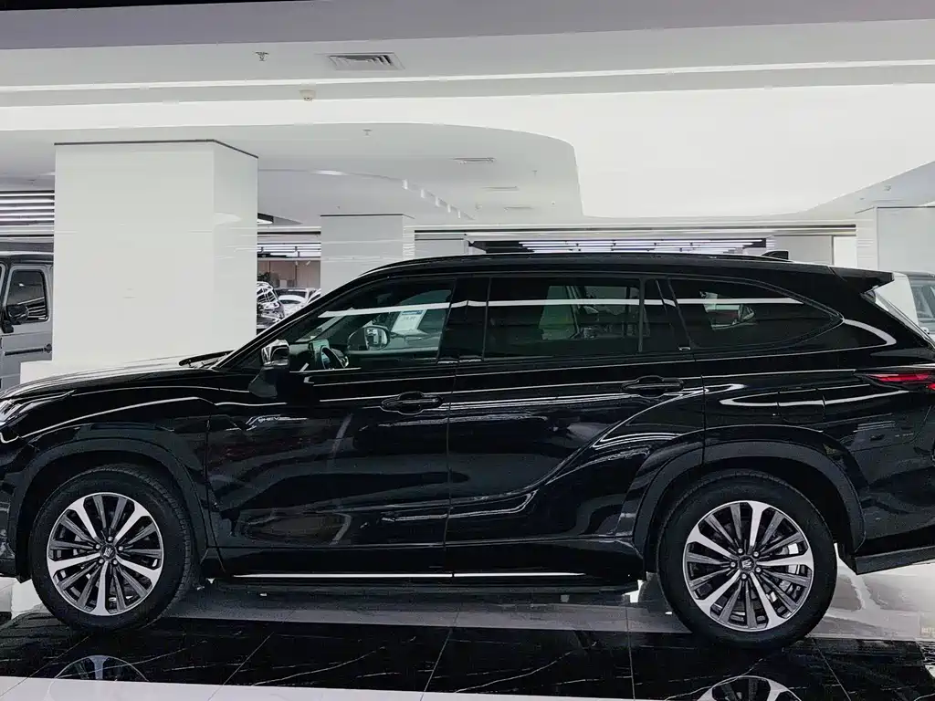 Toyota Crown Kluger 2024