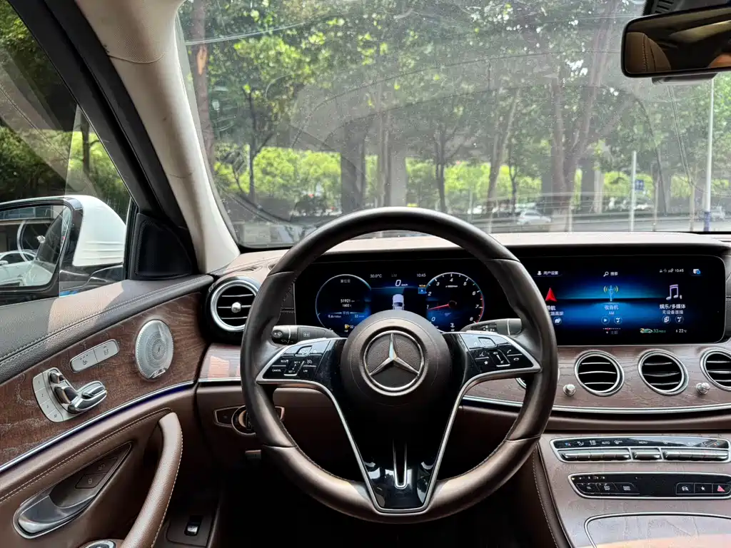 Mercedes-Benz E-Class 2023 — фото 10