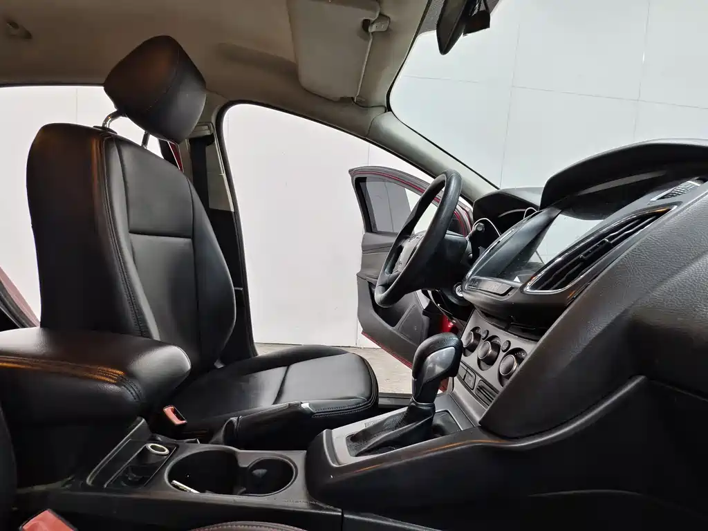 Ford Focus 2013 — фото 14