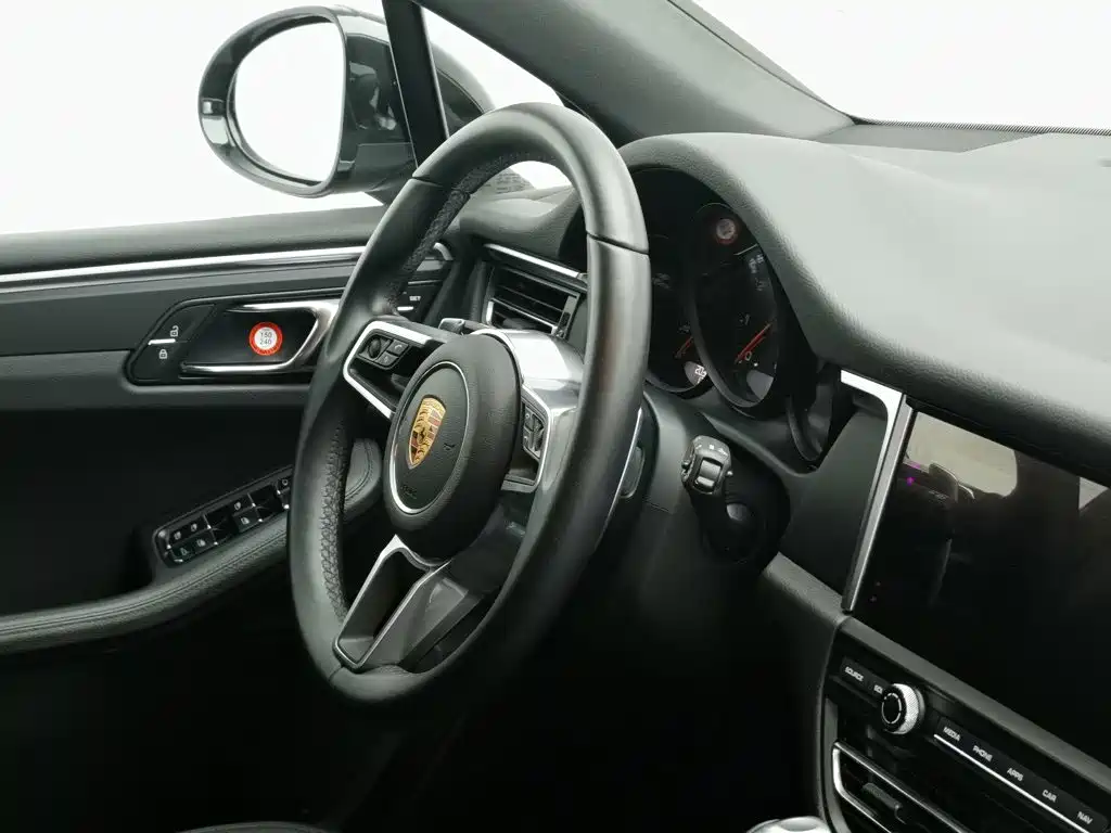 Porsche Macan 2021 — фото 22