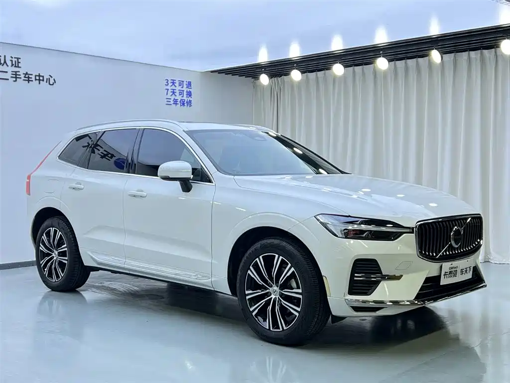Volvo XC60 2022 — фото 2