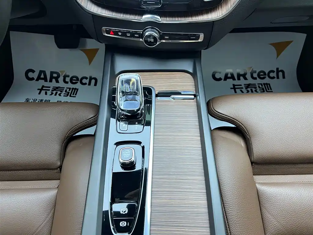 Volvo XC60 2022 — фото 14