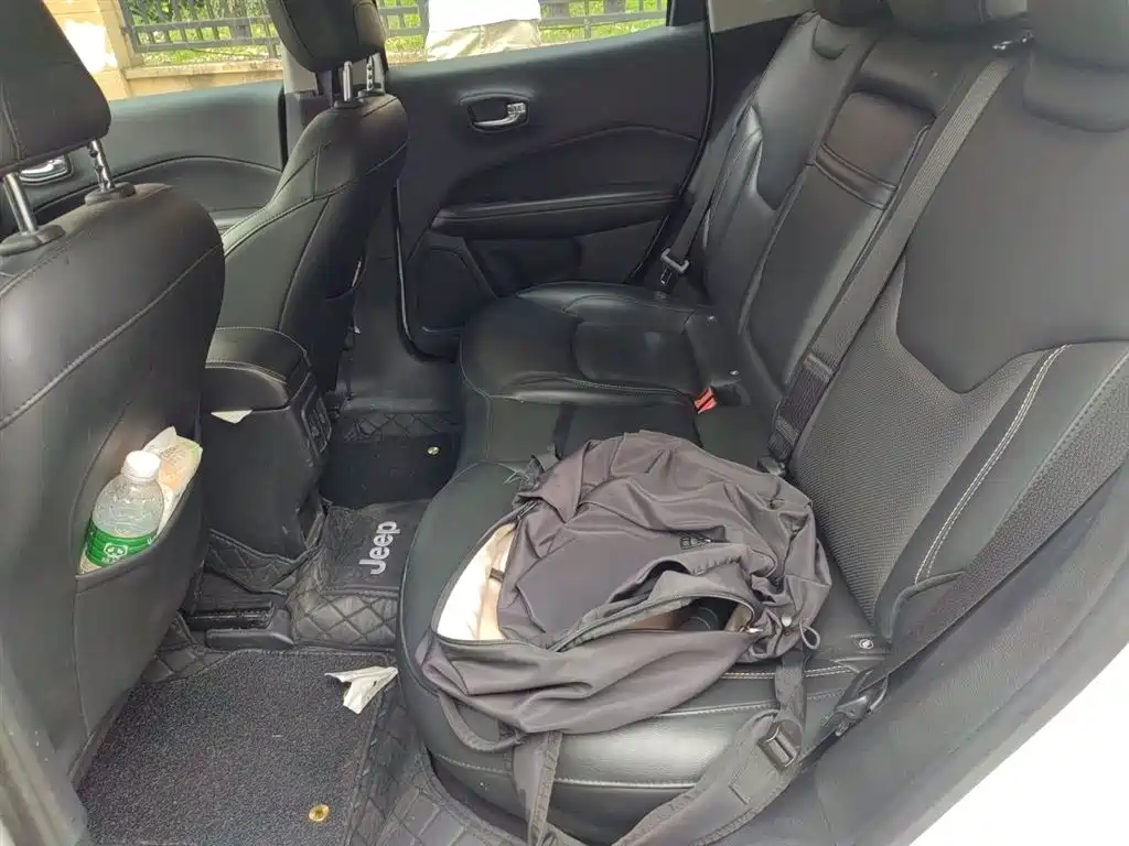 Jeep Compass 2018 — фото 15