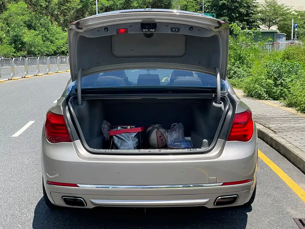 BMW 7 Series 2013 — фото 20
