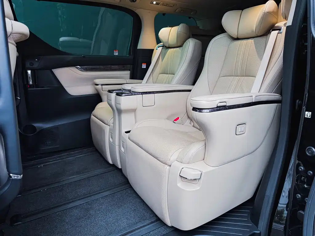 Toyota Vellfire 2022 — фото 8