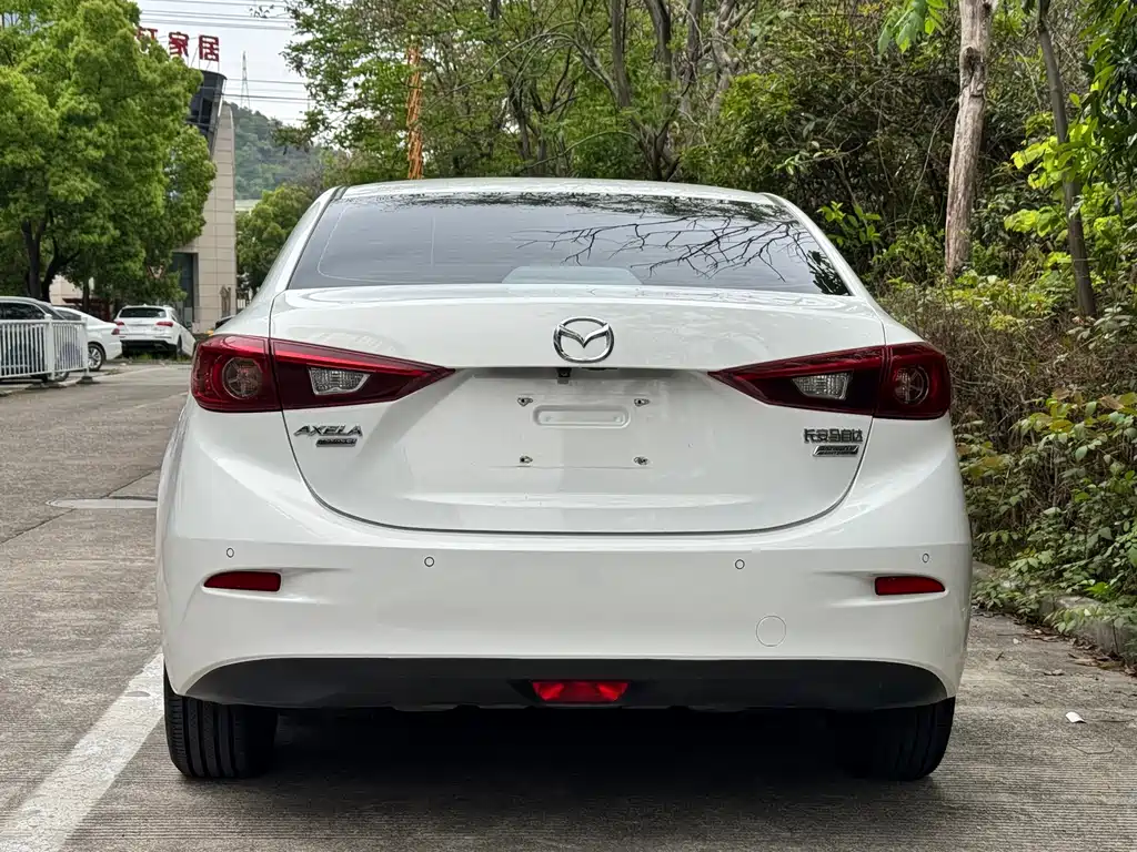 Mazda 3 Axela 2018 — фото 3