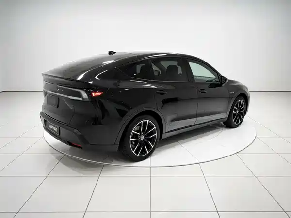 Tesla Model Y L 2026