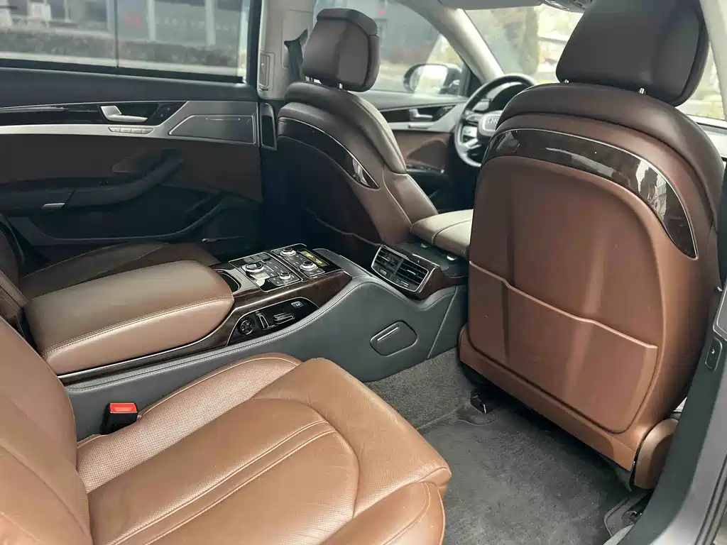Audi A8 2015 — фото 13