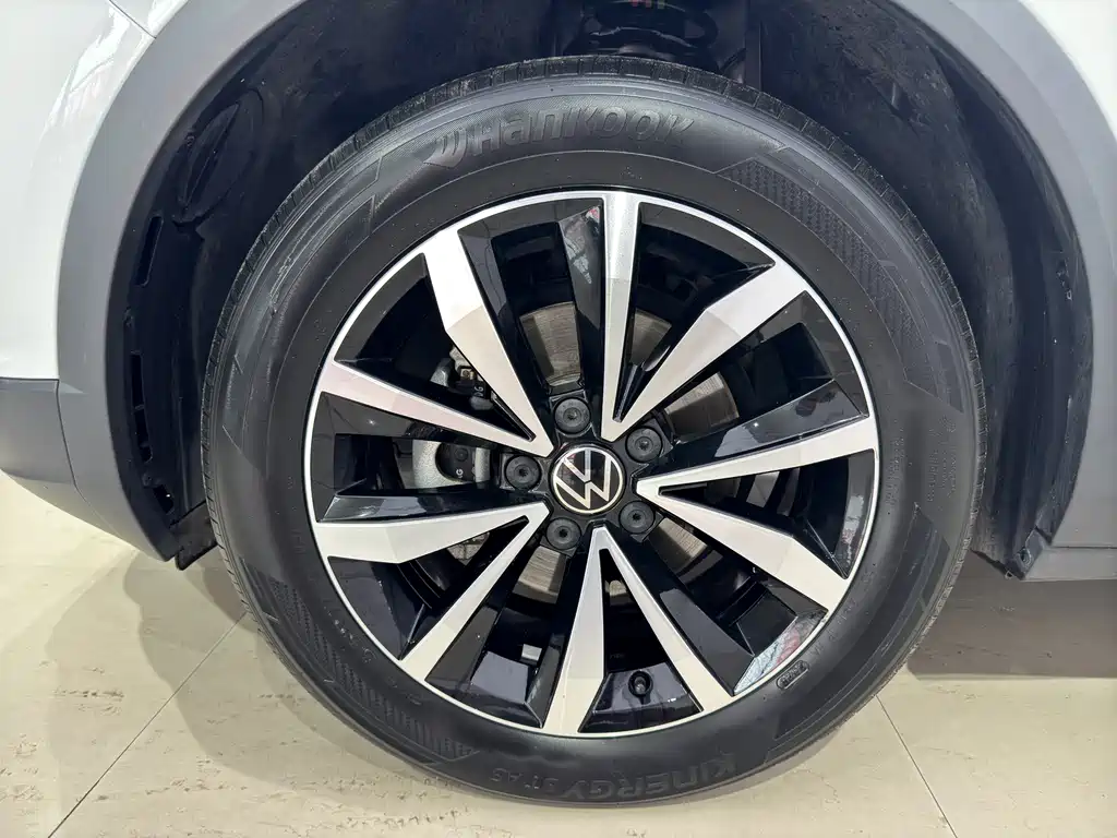 Volkswagen T-Roc 2023 — фото 16