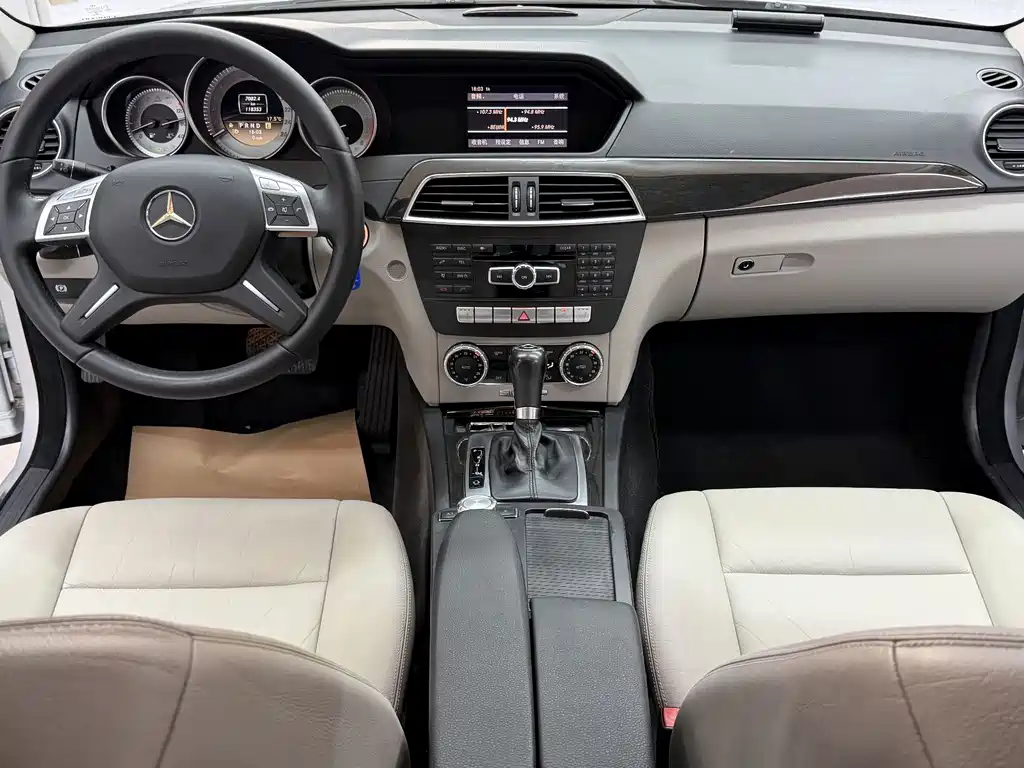 Mercedes-Benz C-Class 2011 — фото 21